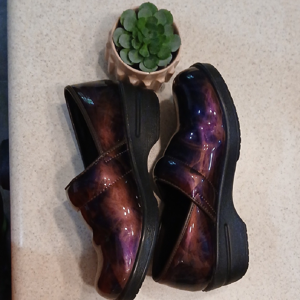 Savvy Brandy Professional Slip Resistance Patent Leather Iridescent purpledesign